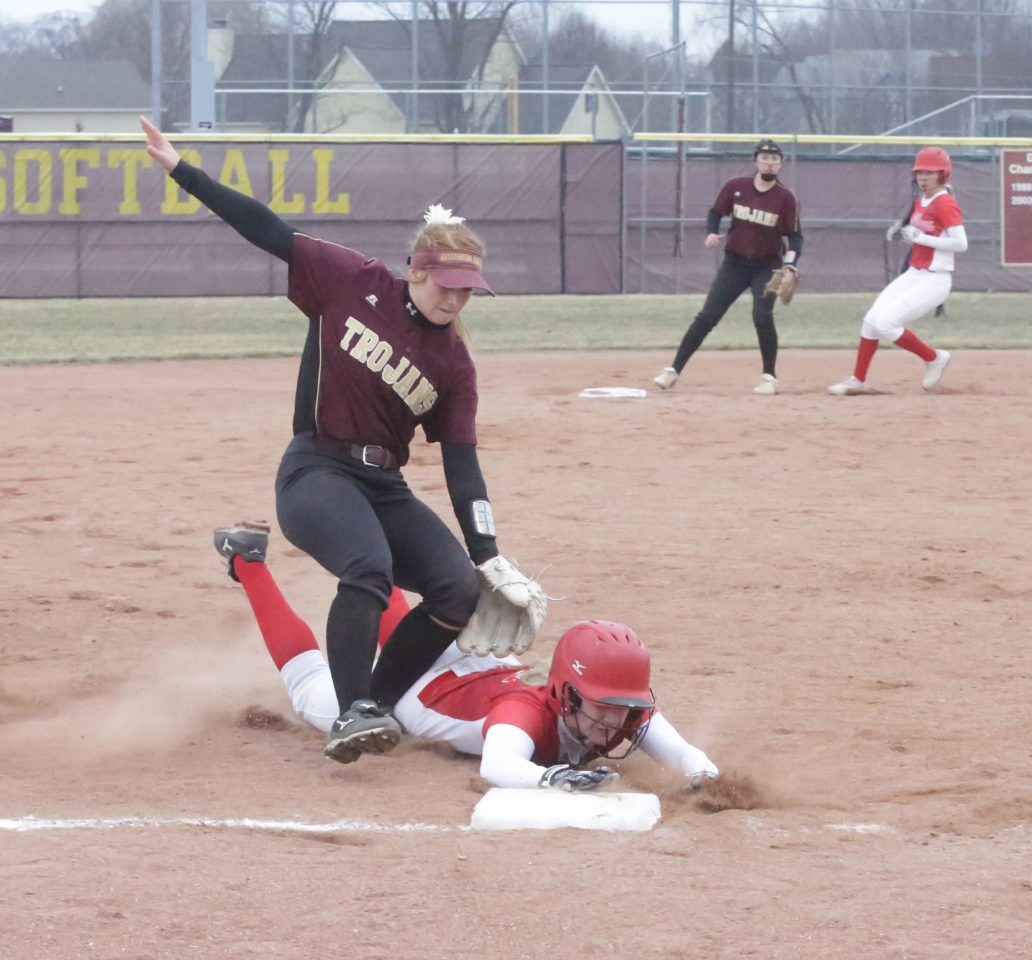 Gallery Bulldogs vs Trojans in softball